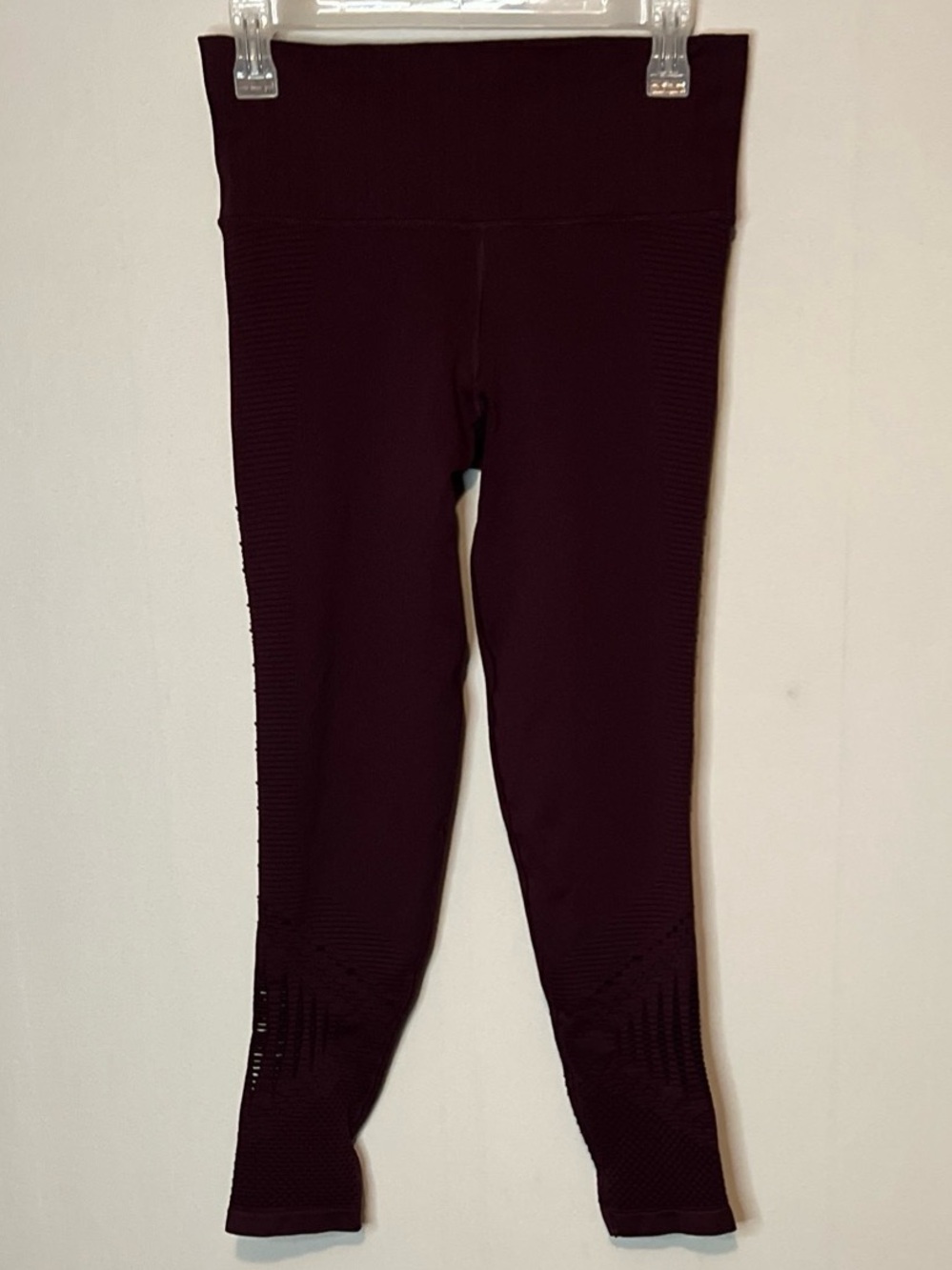 Athleta Women’s Leggings Size Medium Side And Back Maroon Nylon Spandex